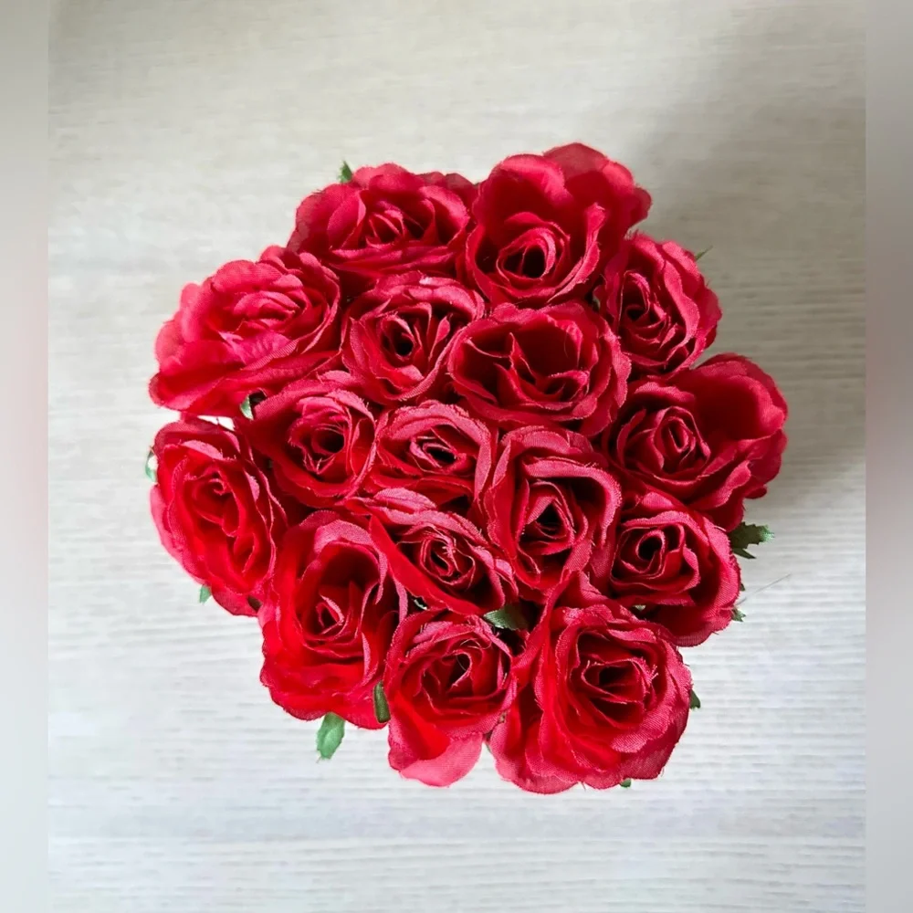 VALENTINE’S DAY ARTIFICIAL RED ROSE BOX - Picture 3 of 6